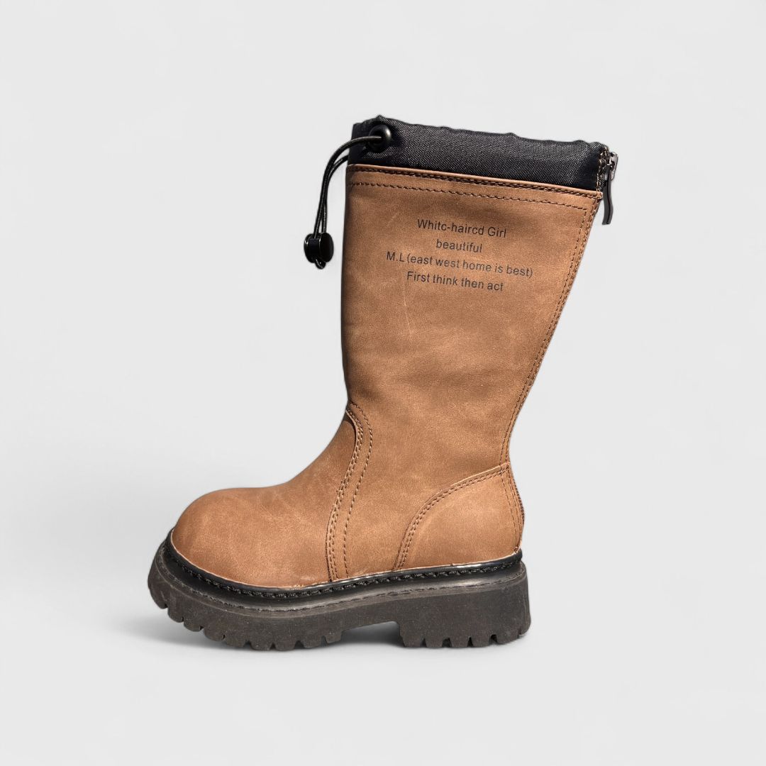 Коричневые сапоги