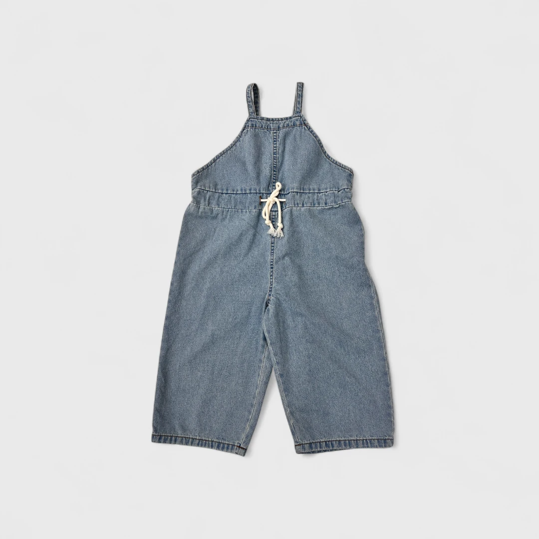 Синие джинсовые комбинезоны