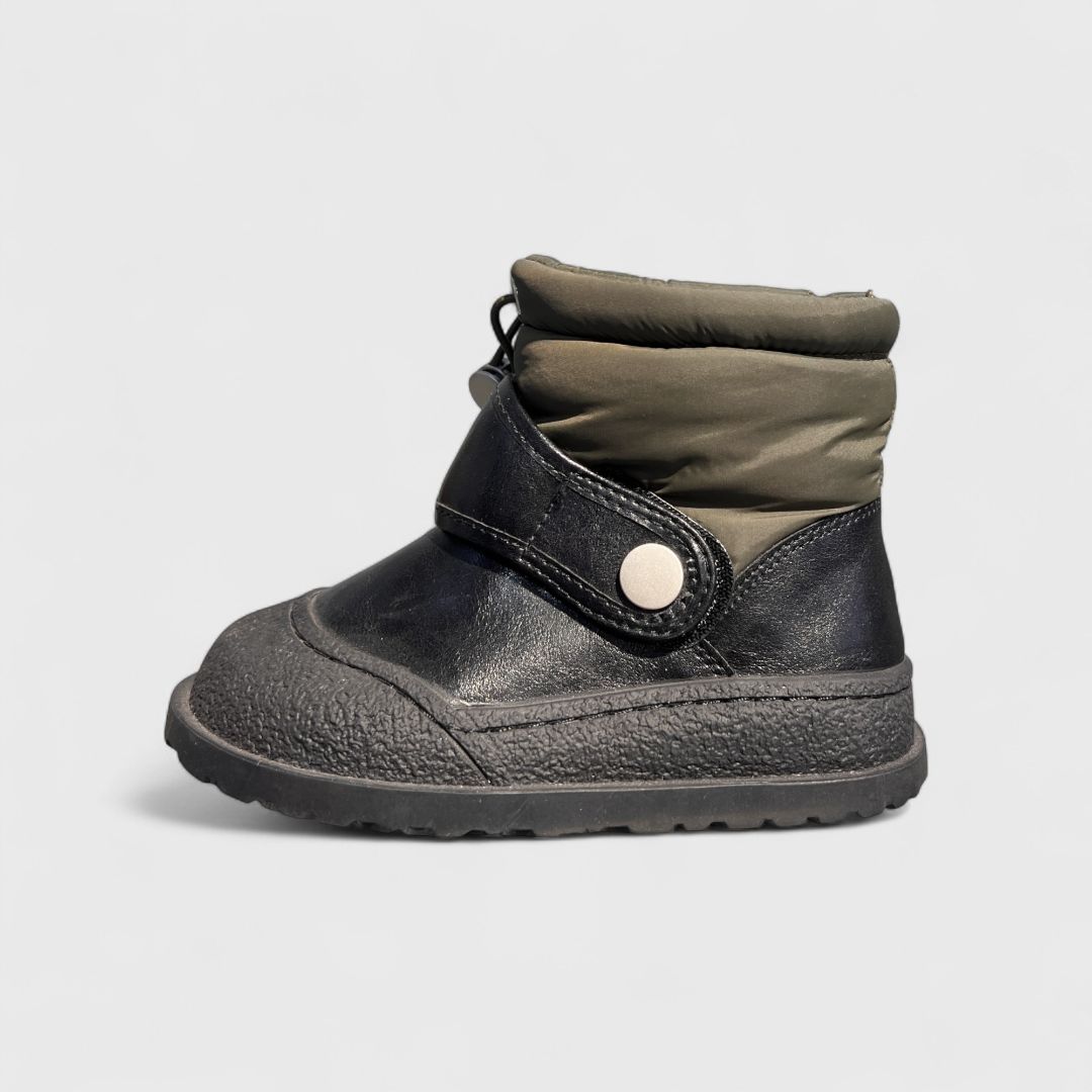 Черные зимние ботинки