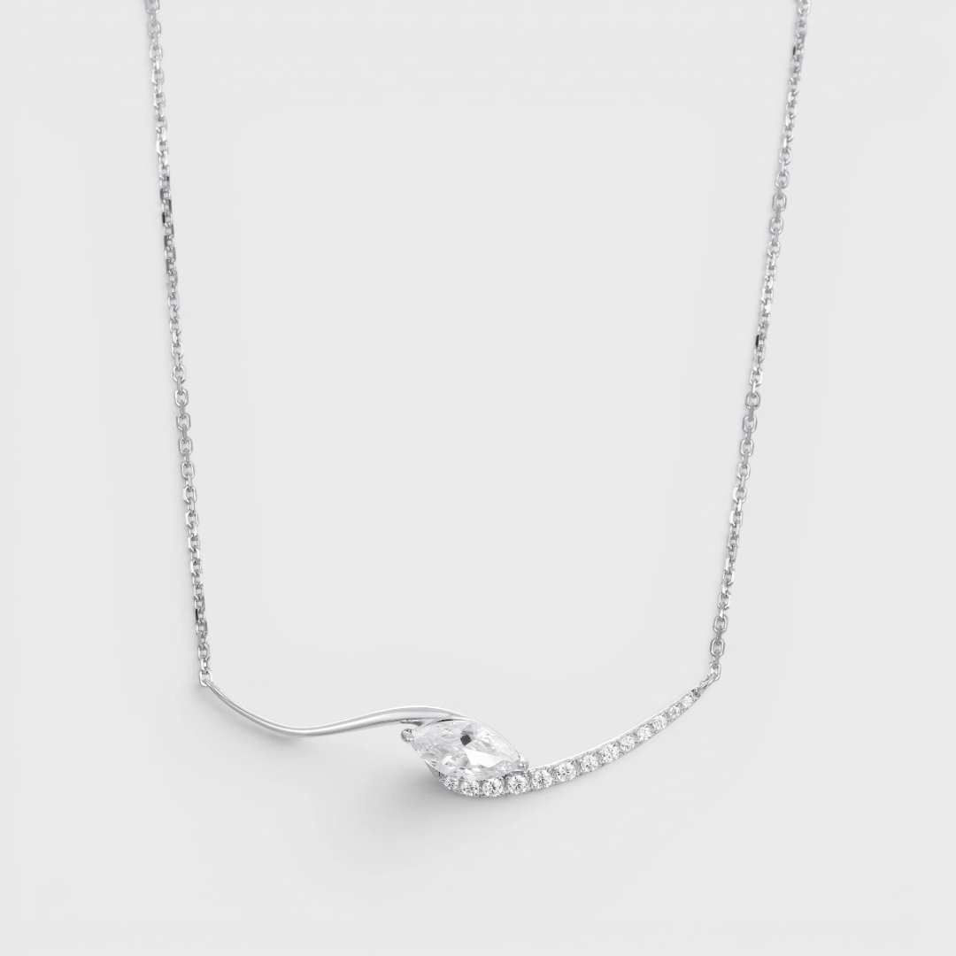Серебряное колье с цирконом огранки маркиз