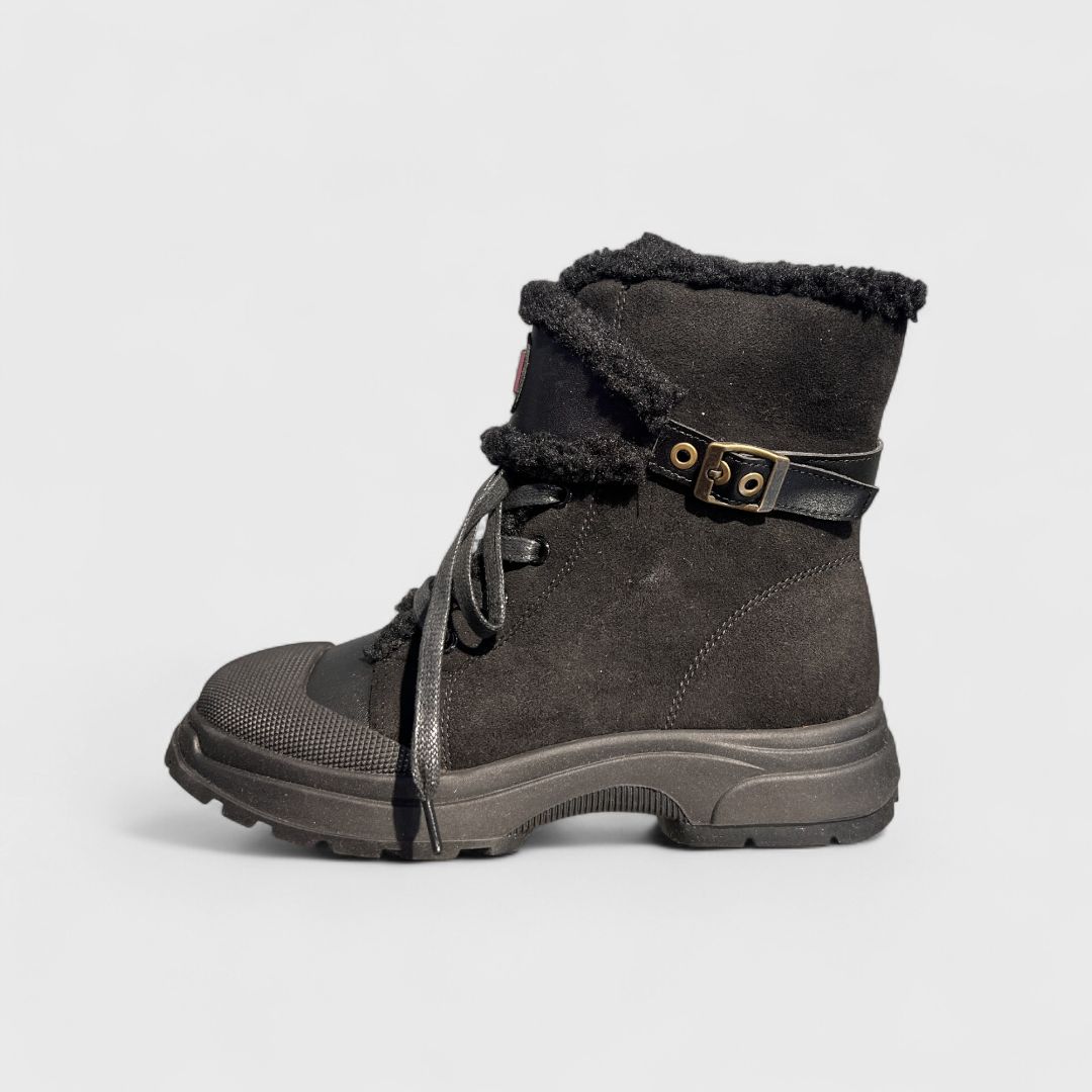 Черные зимние ботинки