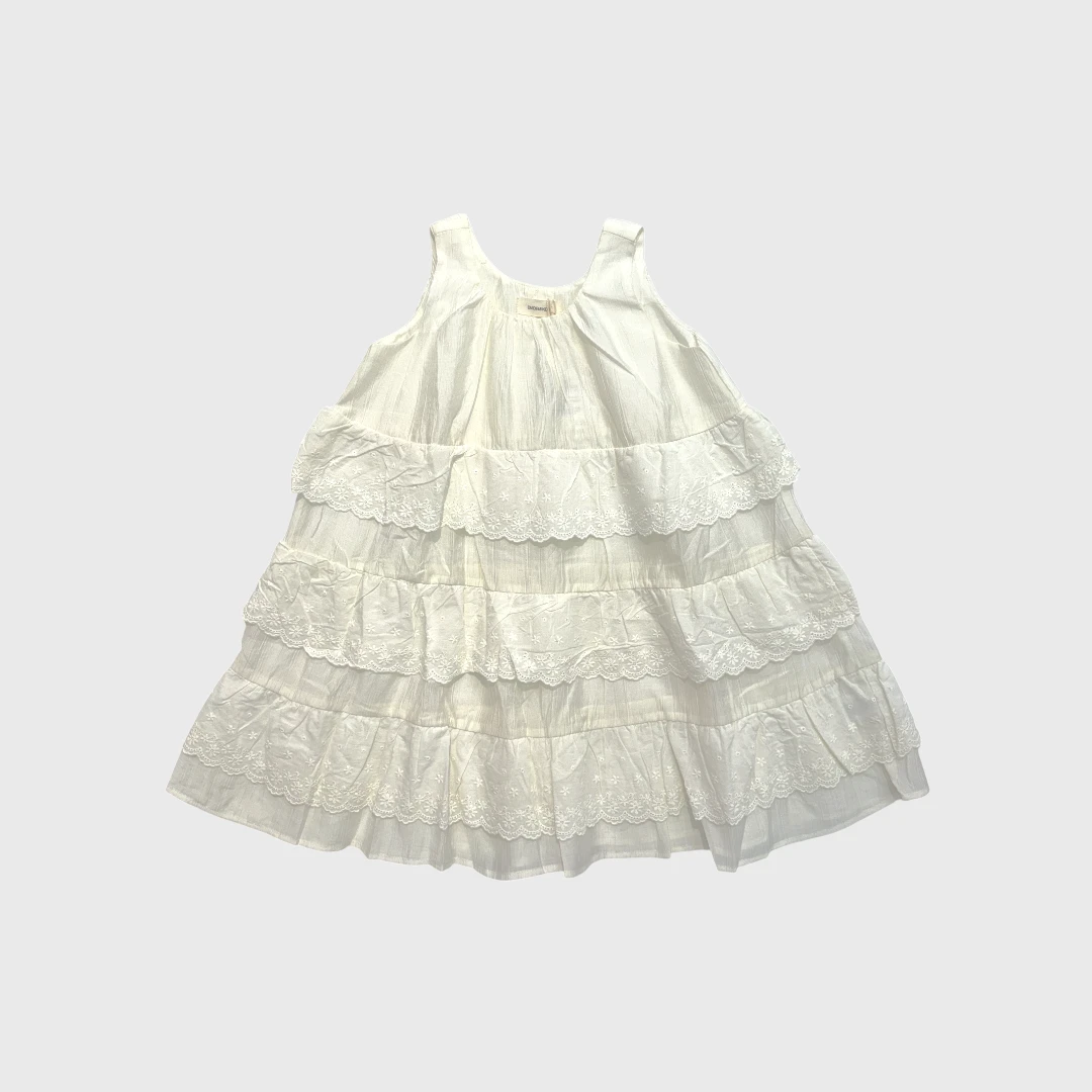 Кремовое платье с рюшами