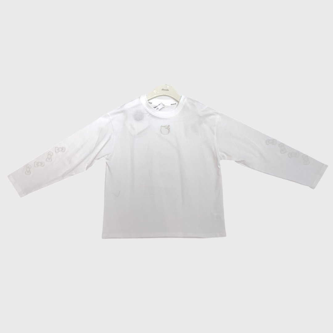 Белая футболка с длинным рукавом