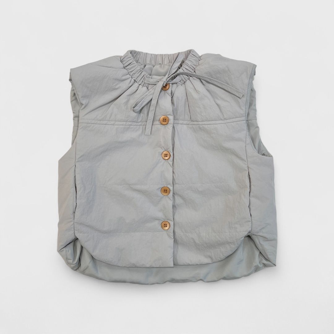 Голубая жилетка