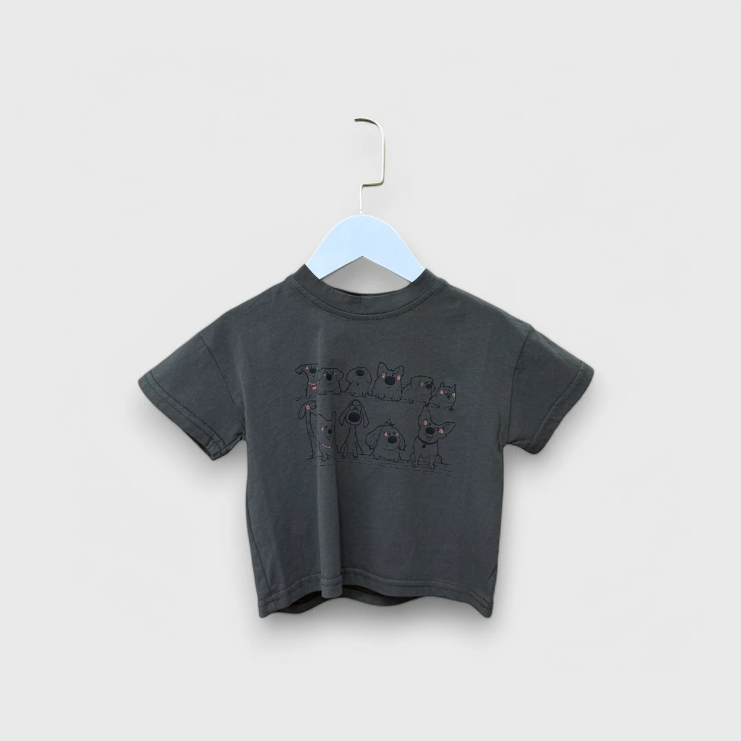 Серая футболка с собаками