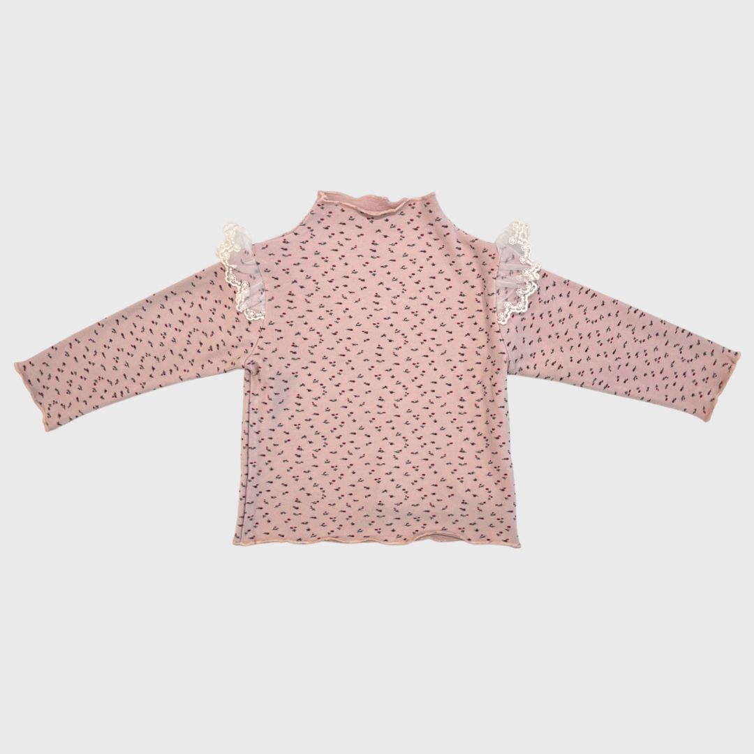 Розовая кофточка с рюшами