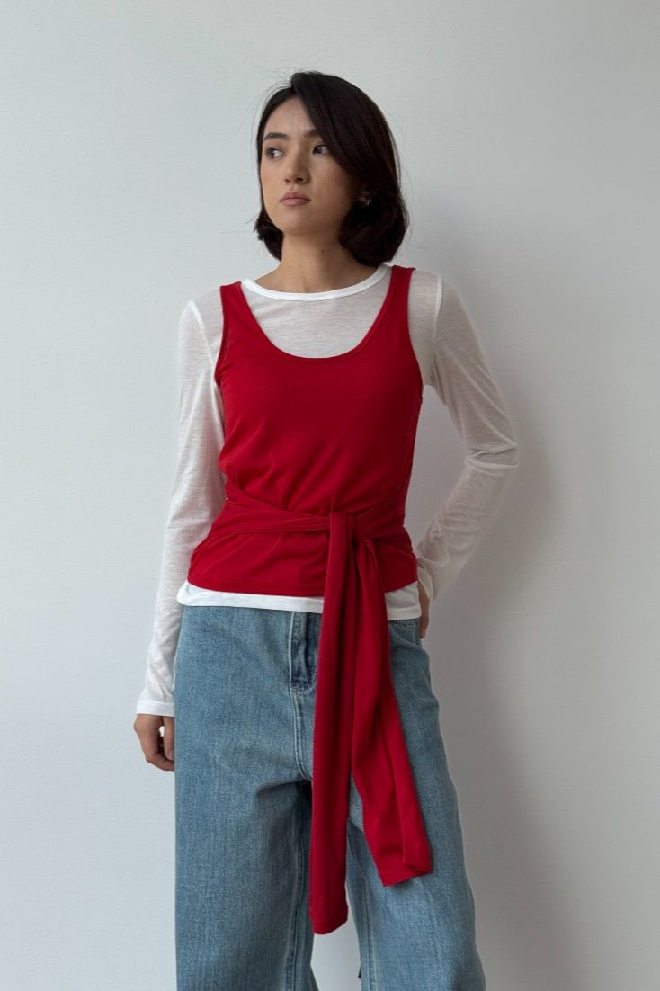 Двойной лонгслив с красной майкой