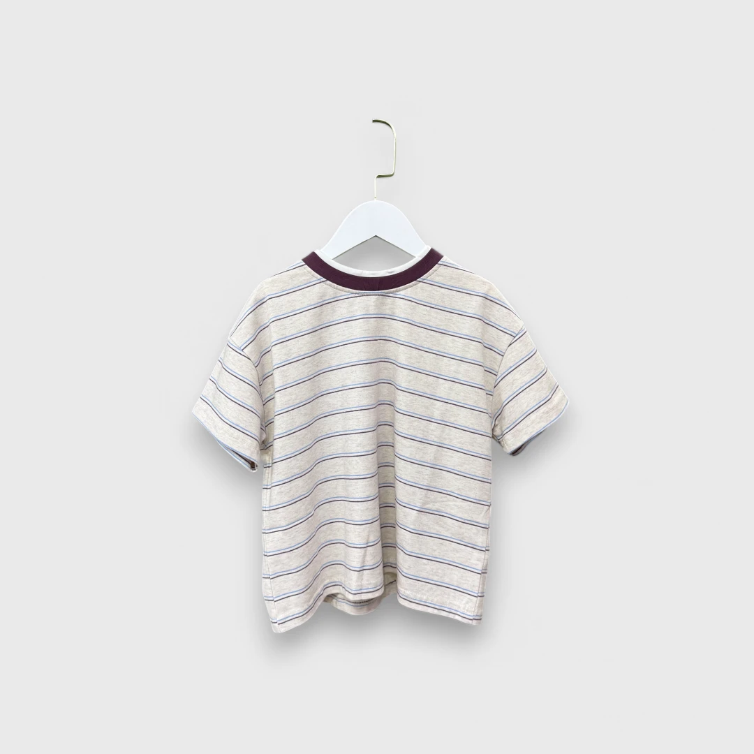 Серая футболка с полосками