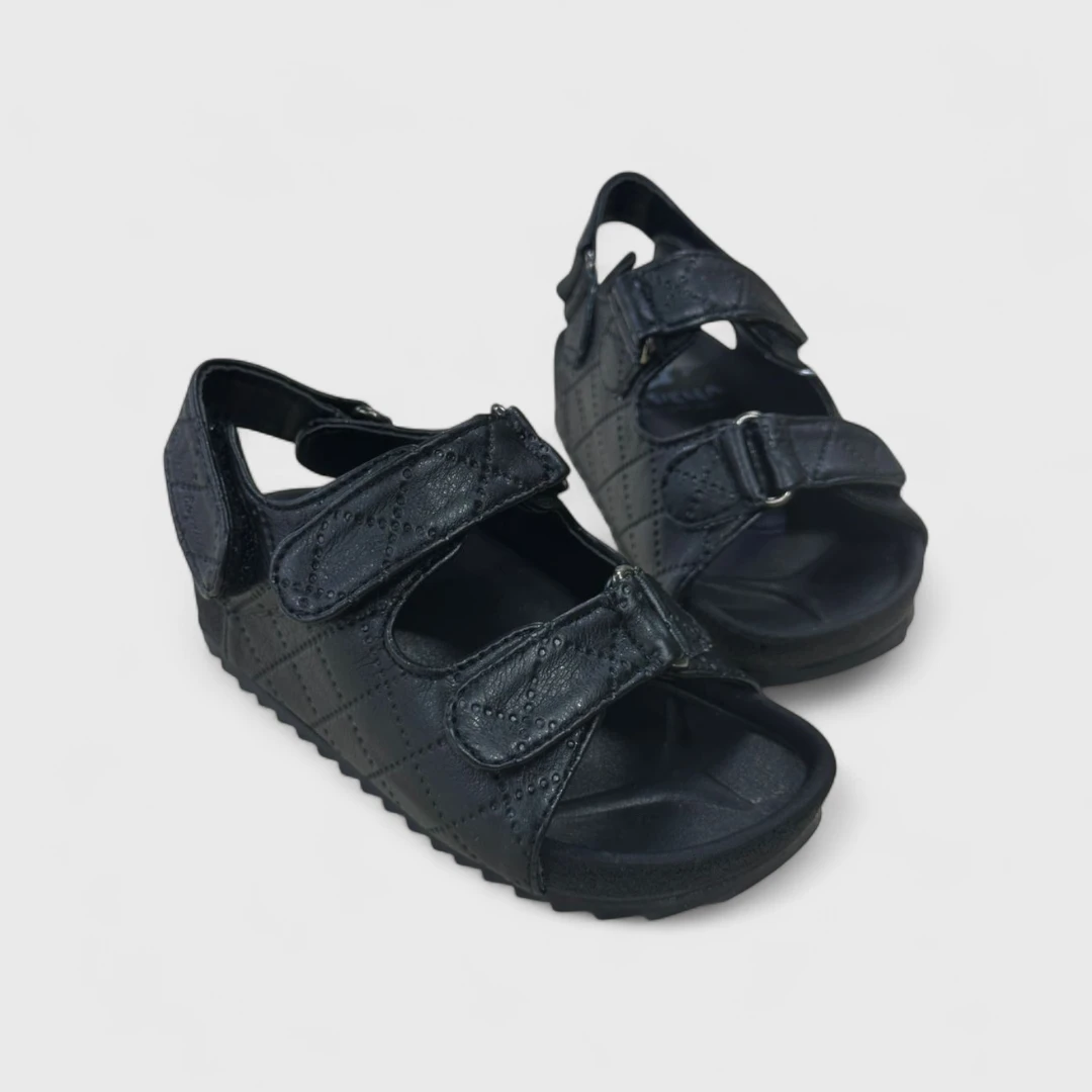 Черные сандалии