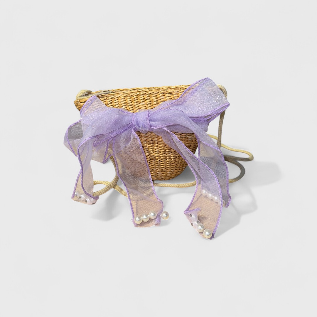 Плетенная сумка с бантом фиолетового цвета