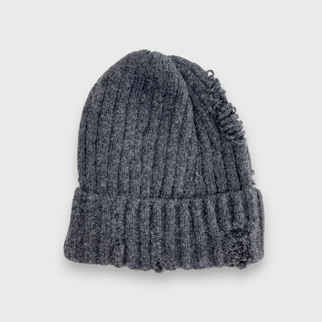 Вязаная шапка с рванными деталями (4 расцветки)