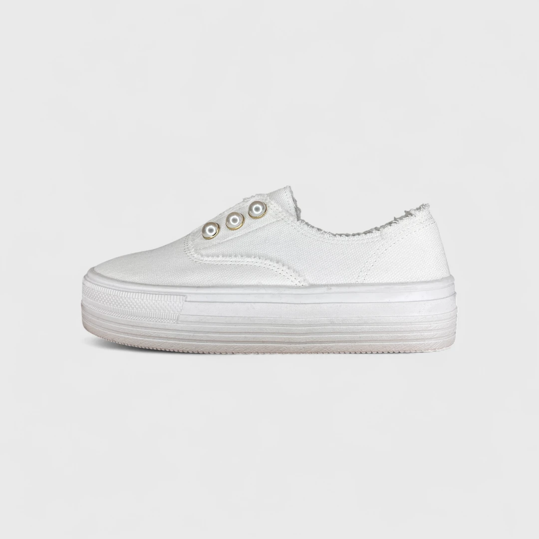 Белые кеды на платформе