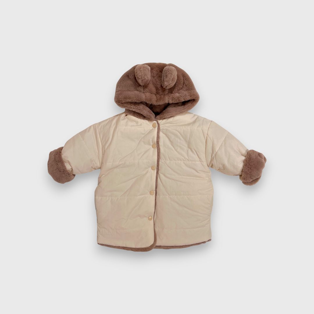 Бежевый теплый пуховик с капюшоном
