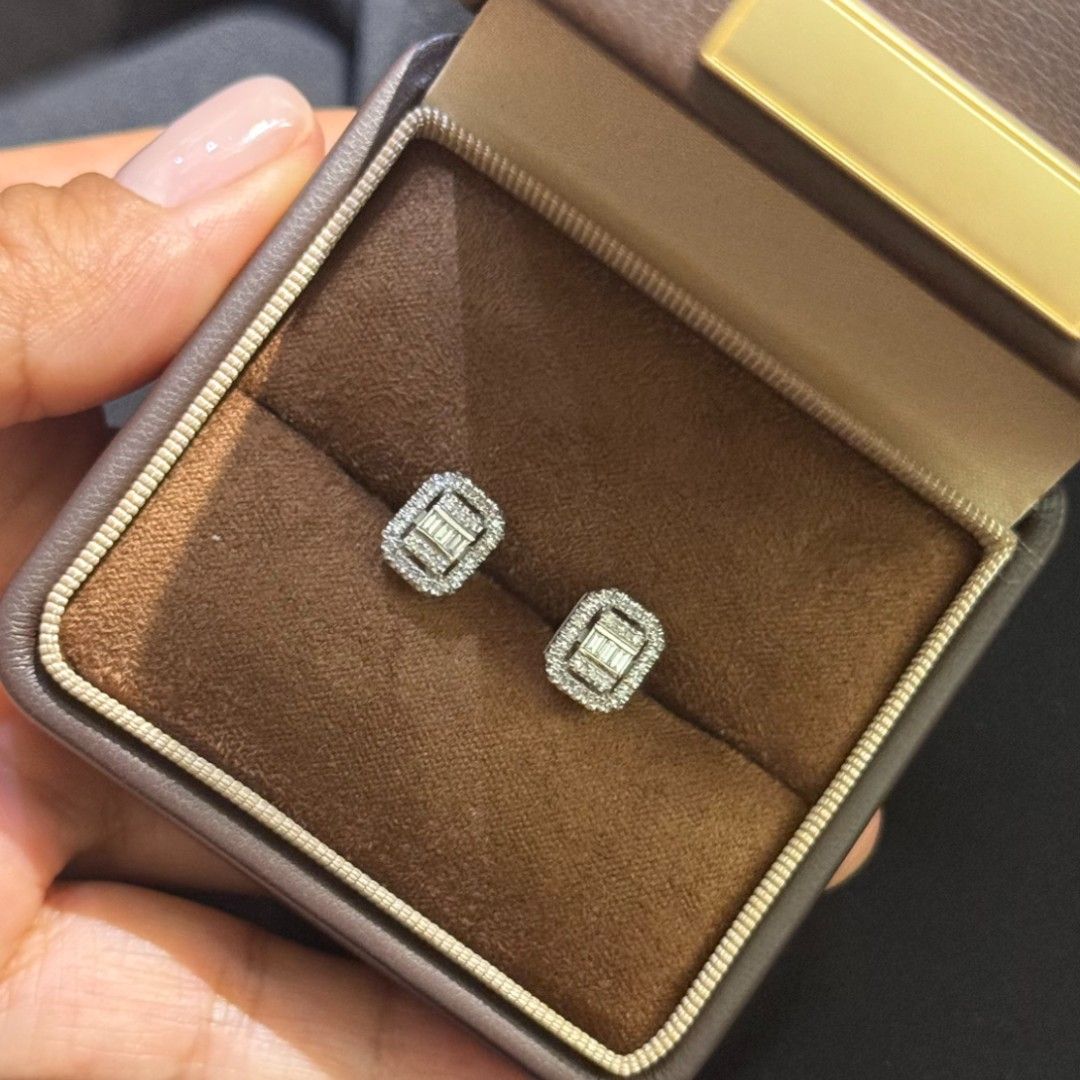 Золотые пусеты с бриллиантами