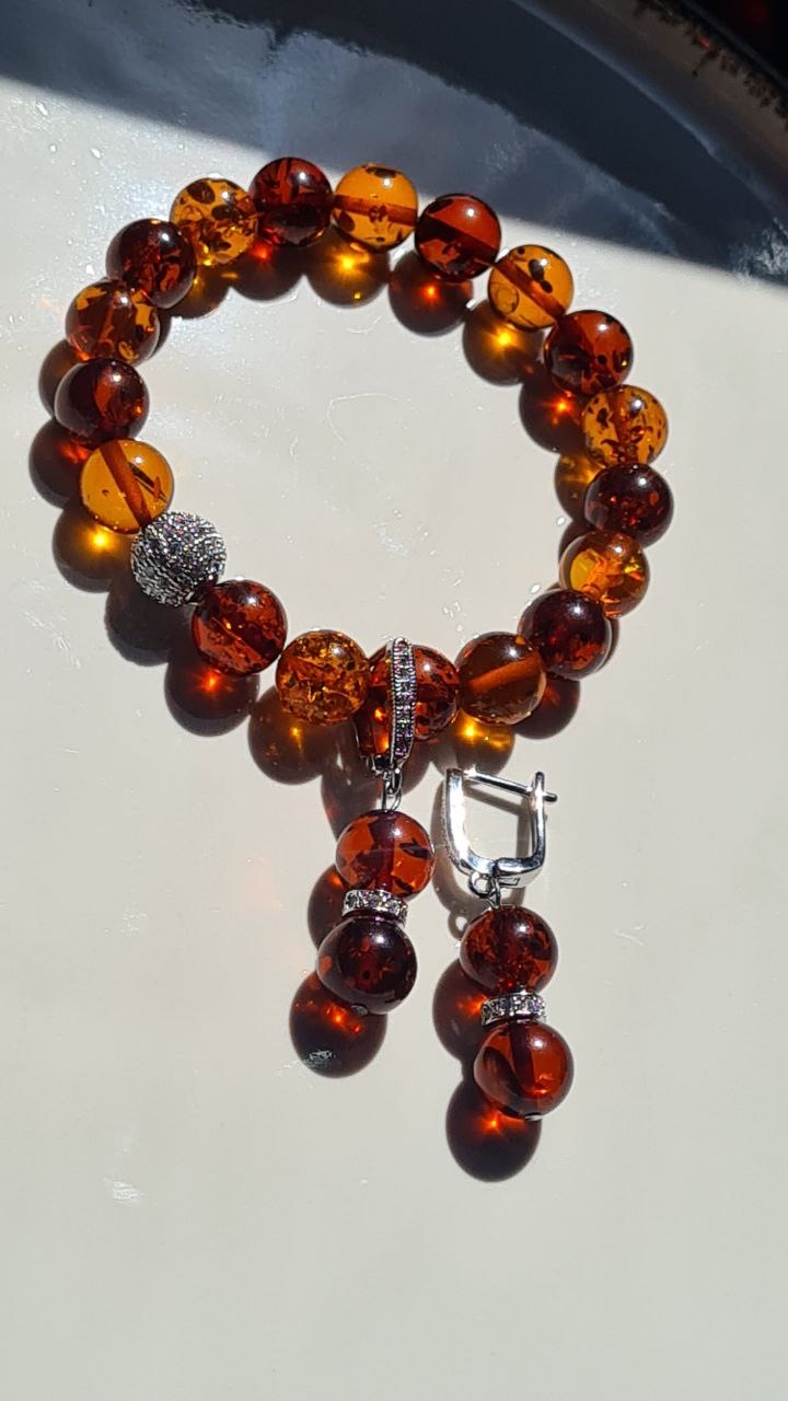 Набор из янтарного браслета и серёг