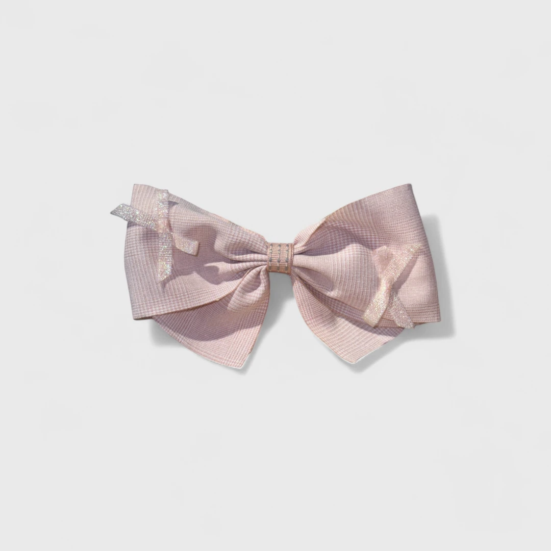 Розовый бантик для волос