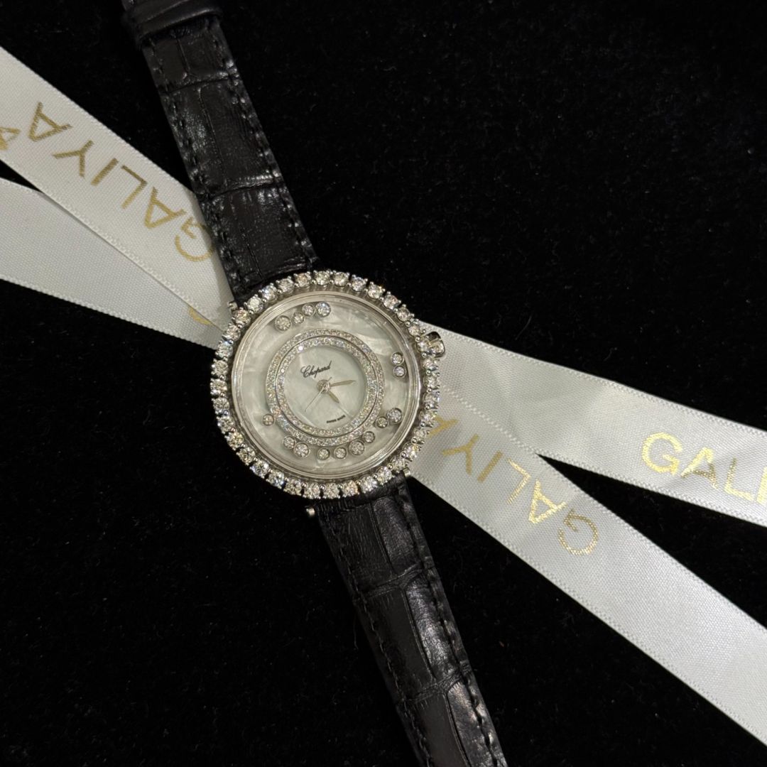 Часы Chopard с черным ремешком