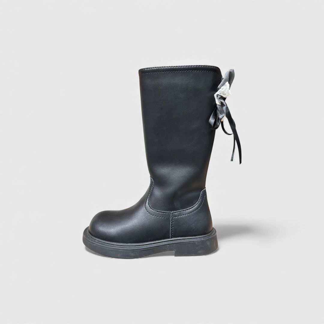 Черные высокие сапоги с бантом