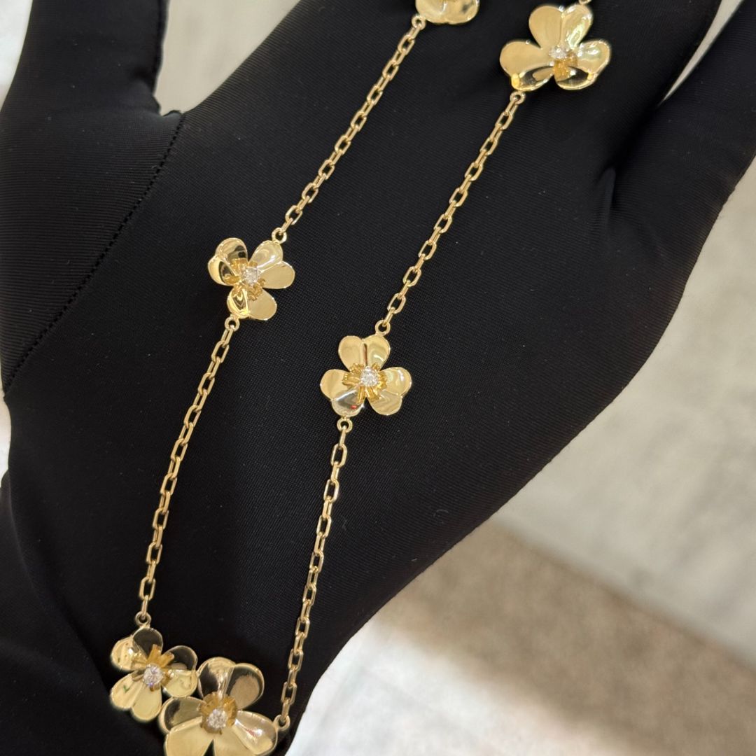 Золотое колье с цветами