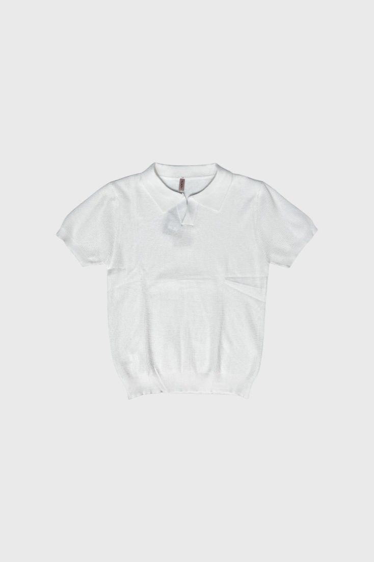 Белая поло рубашка