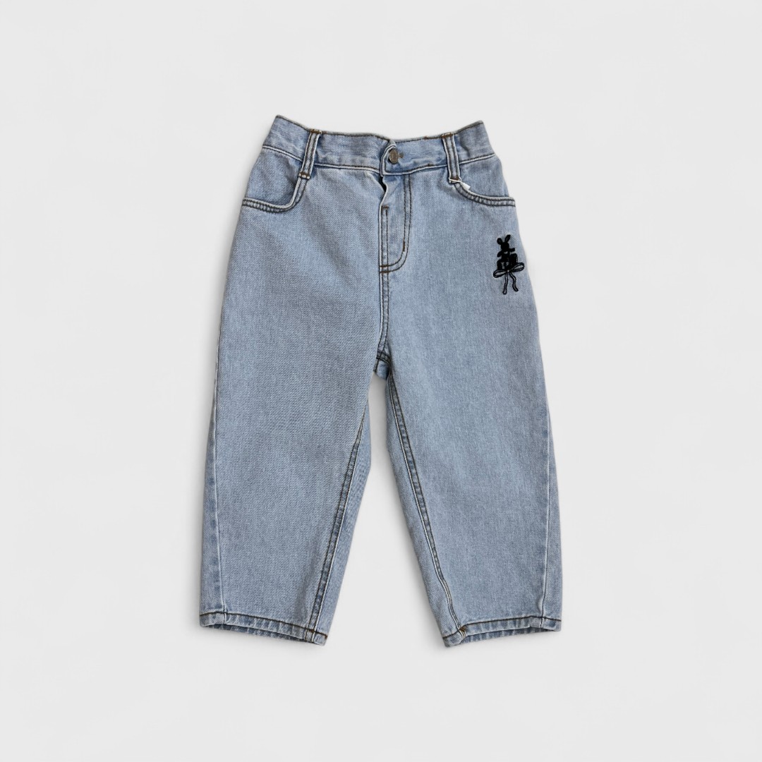 Светло-синие джинсы