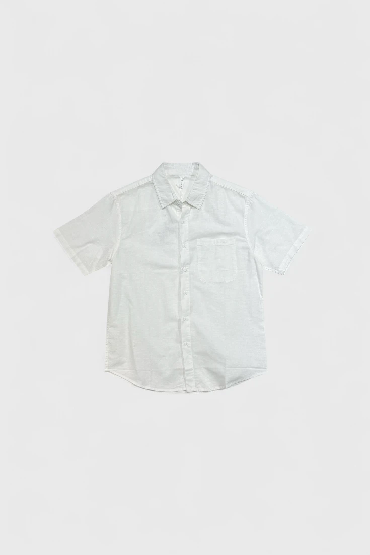 Белая рубашка с коротким рукавом