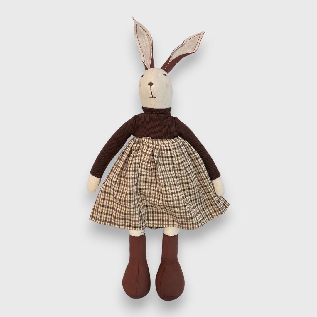 Коричневая игрушка Заяц в платье