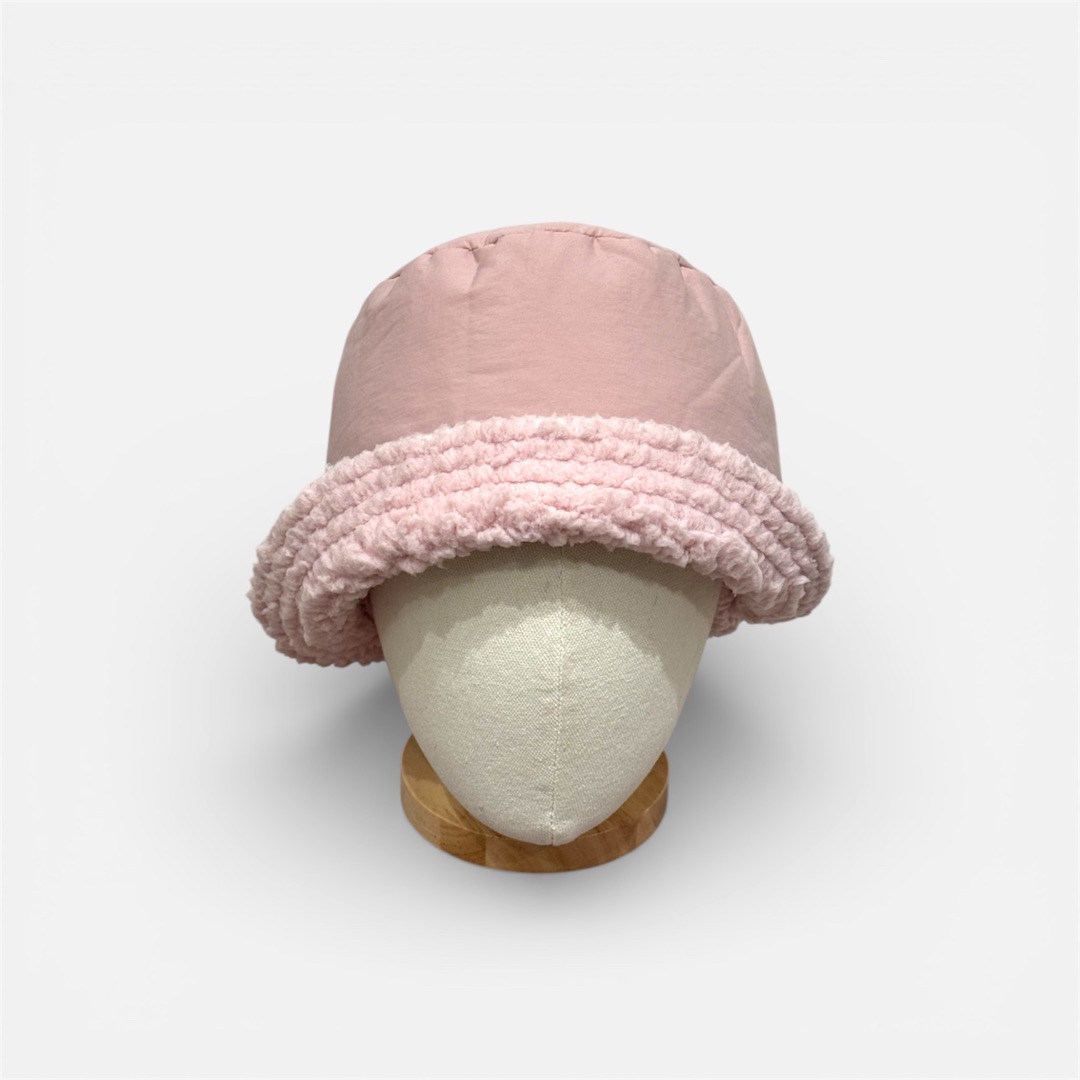 Розовая шляпа с флисовым краем