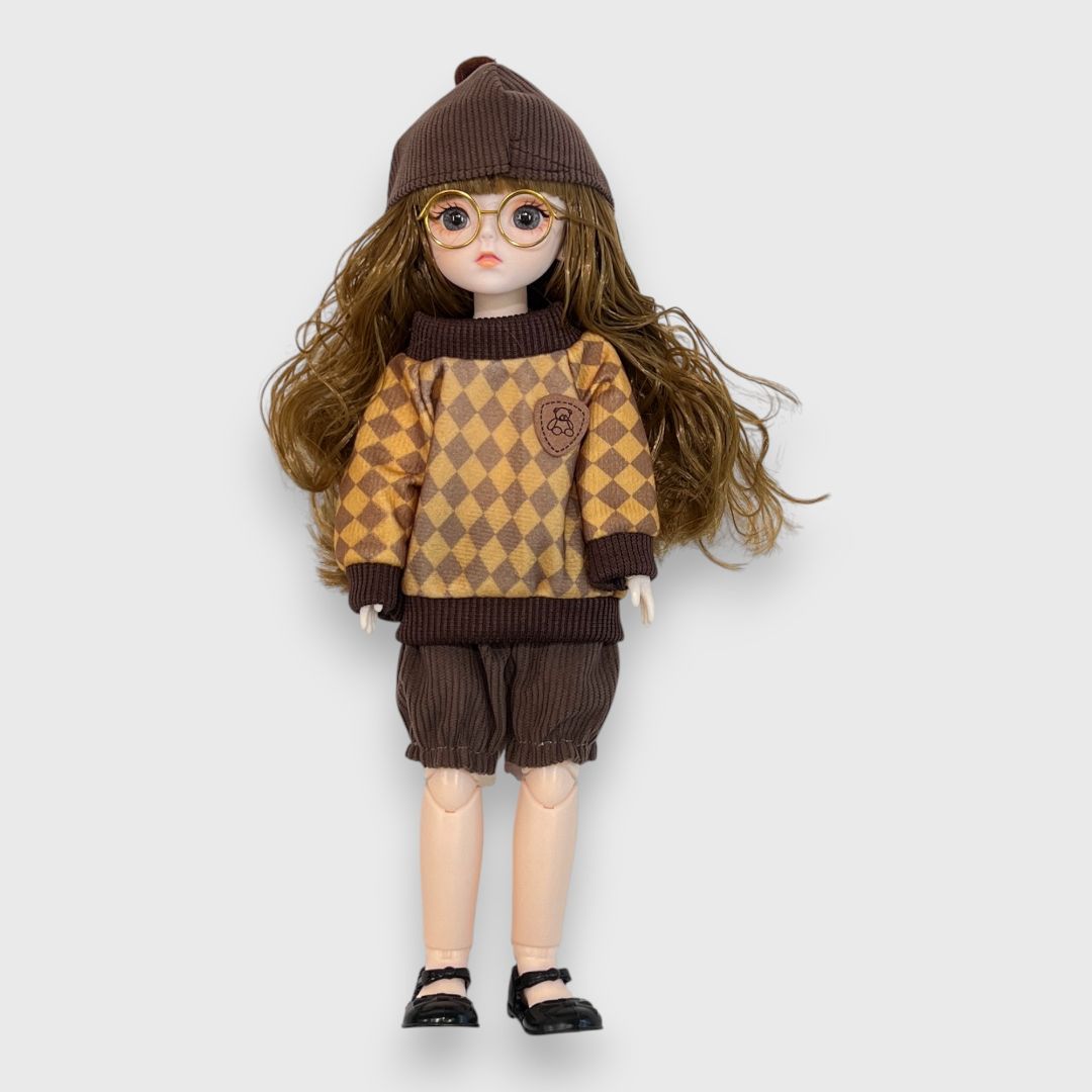 Кукла в коричневом свитере и штанах