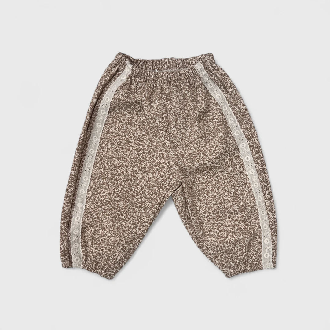 Коричневые брюки с кружевом