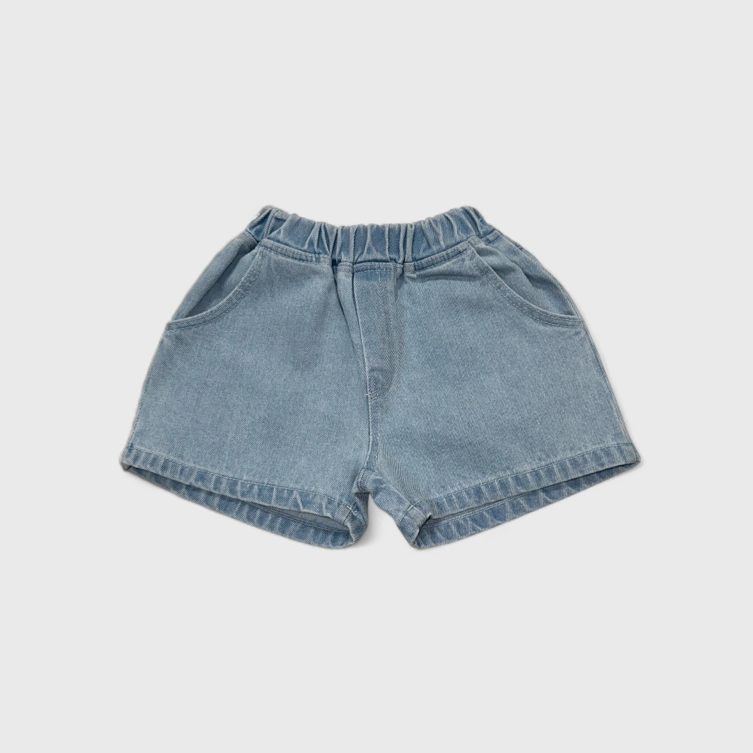 Голубые джинсовые шорты