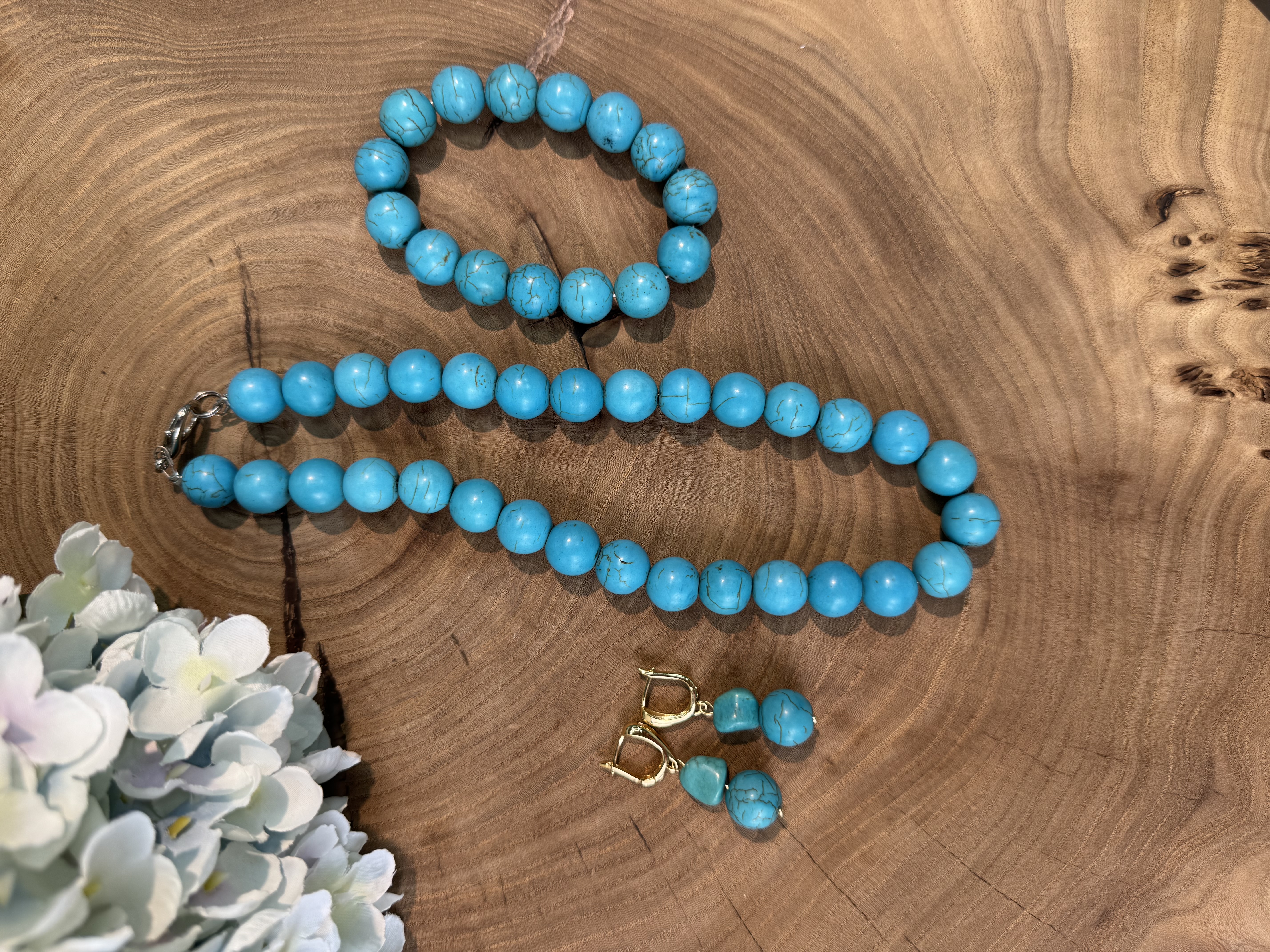 Бирюзовые браслеты из камня