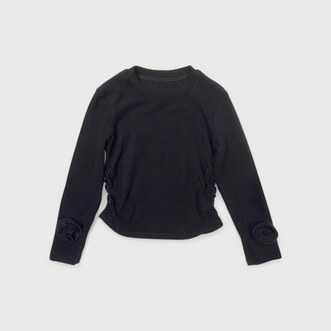 Черная футболка с длинным рукавом