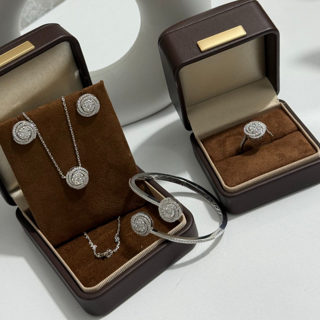 Золотый украшения с бриллиантами