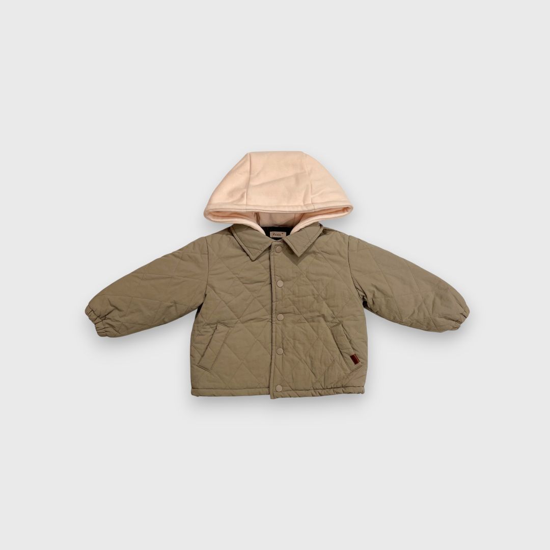 Бежевый утепленный пуховик с капюшоном