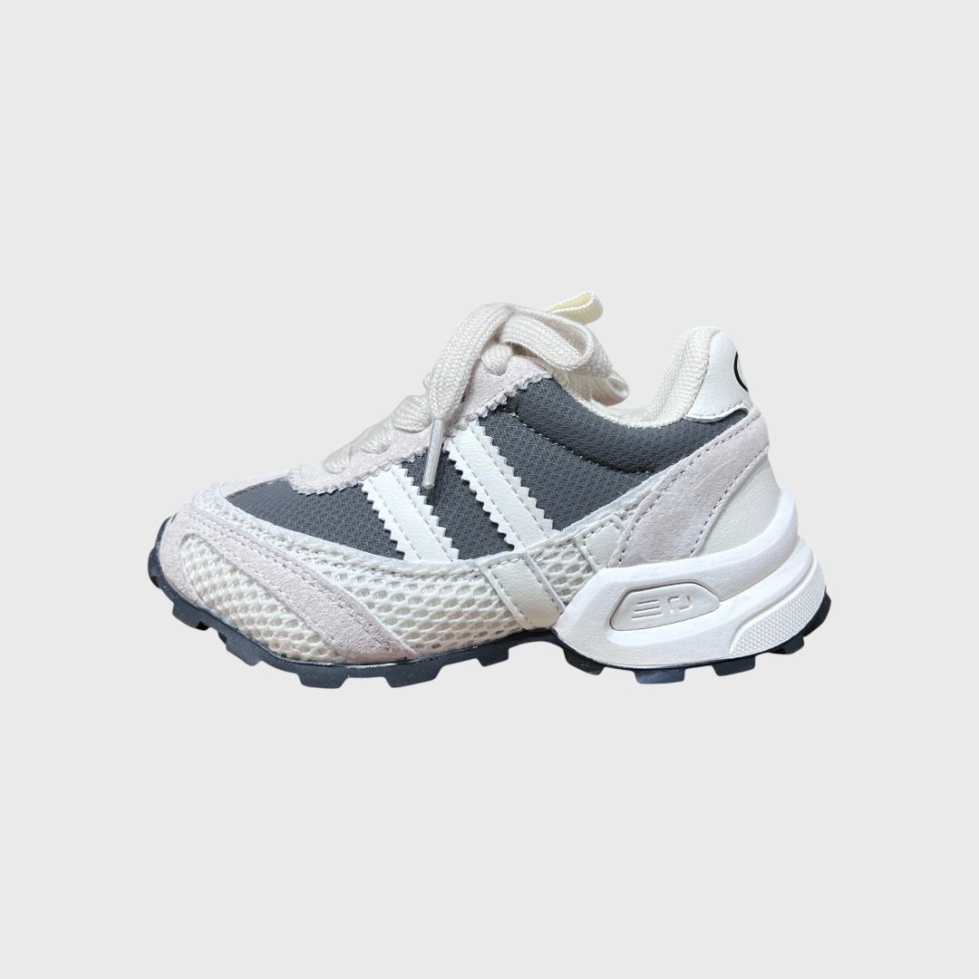 Серые кроссовки Adidas с белыми вставками