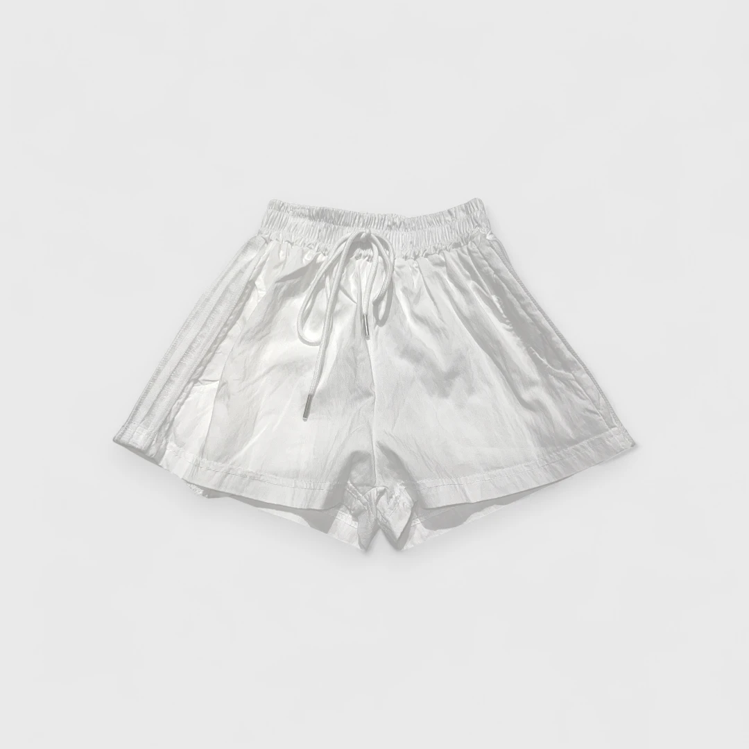 Белые шорты