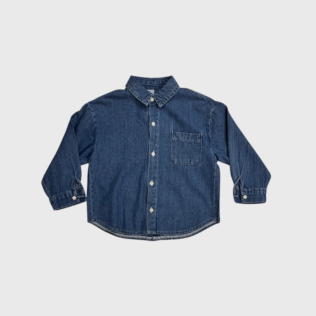 Синяя рубашка из денима