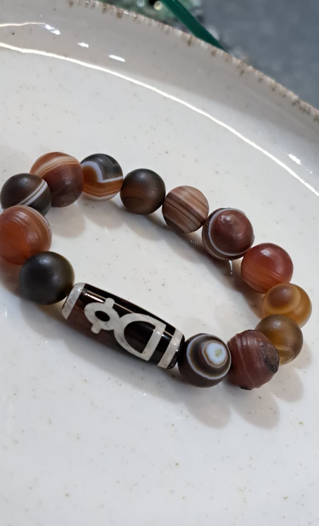 Коричневый браслет из агата и бусины дзи