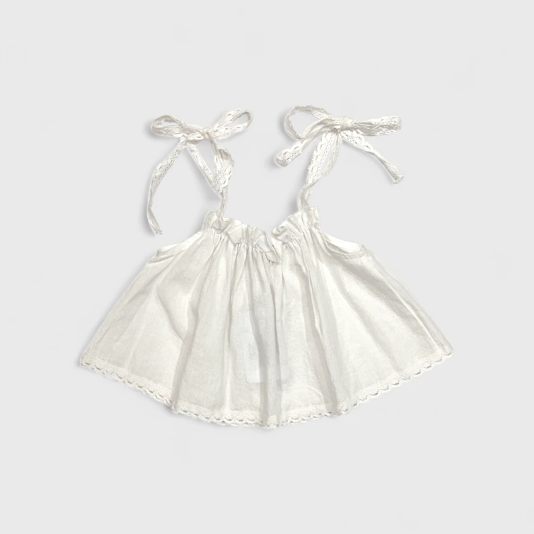 Белый топ с завязками