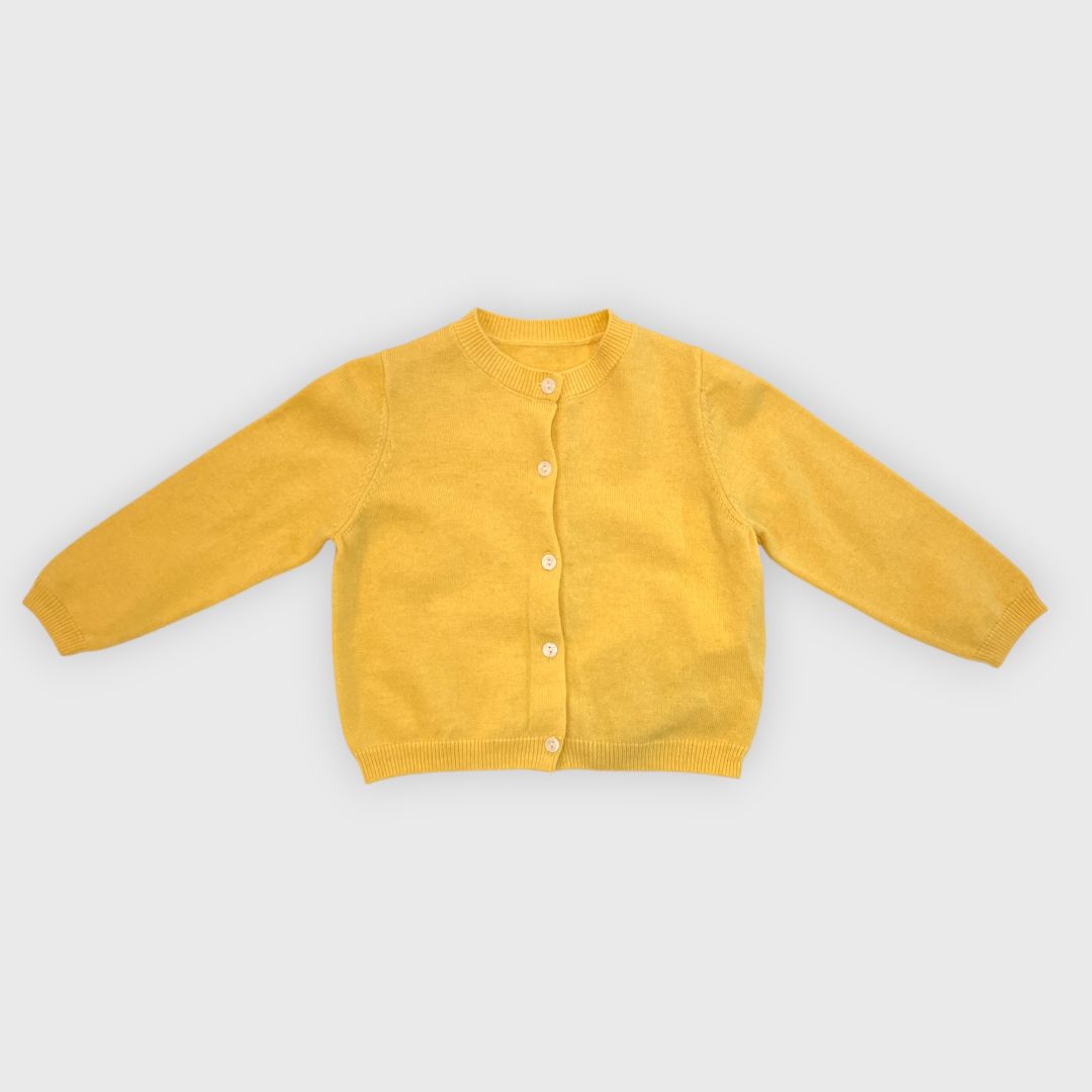 Желтый кардиган на пуговице