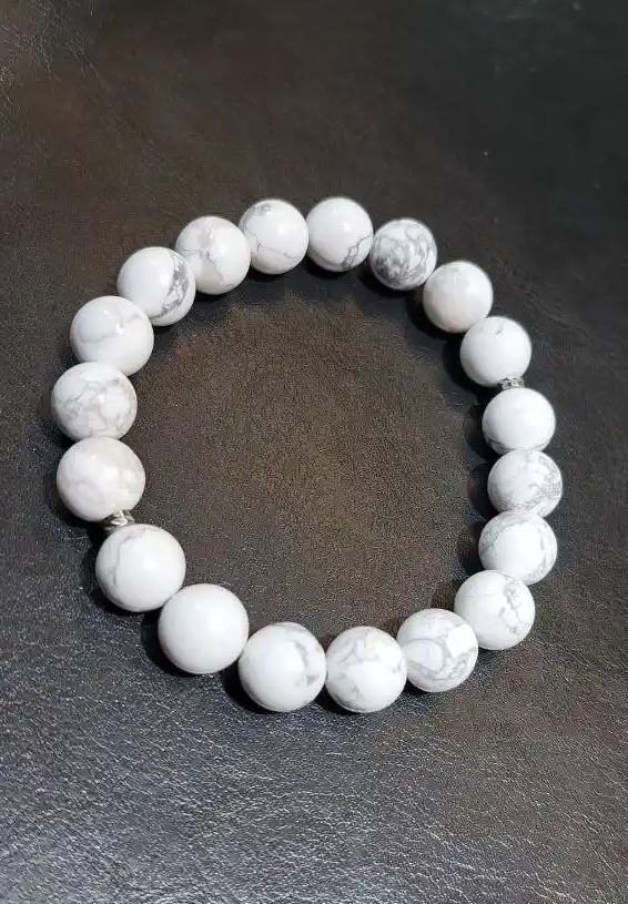 Белый браслет из кахалонга