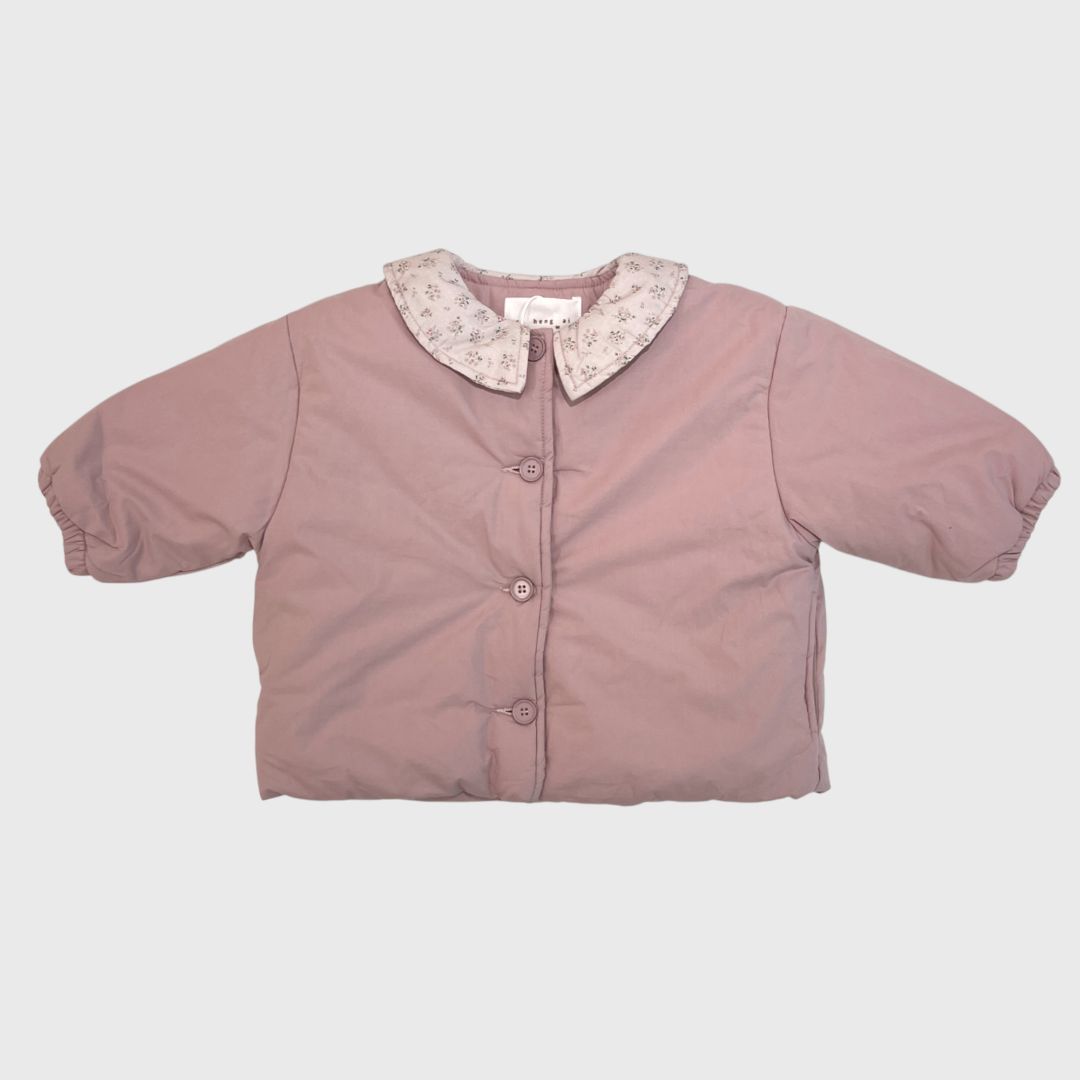 Розовая куртка с цветочным воротником