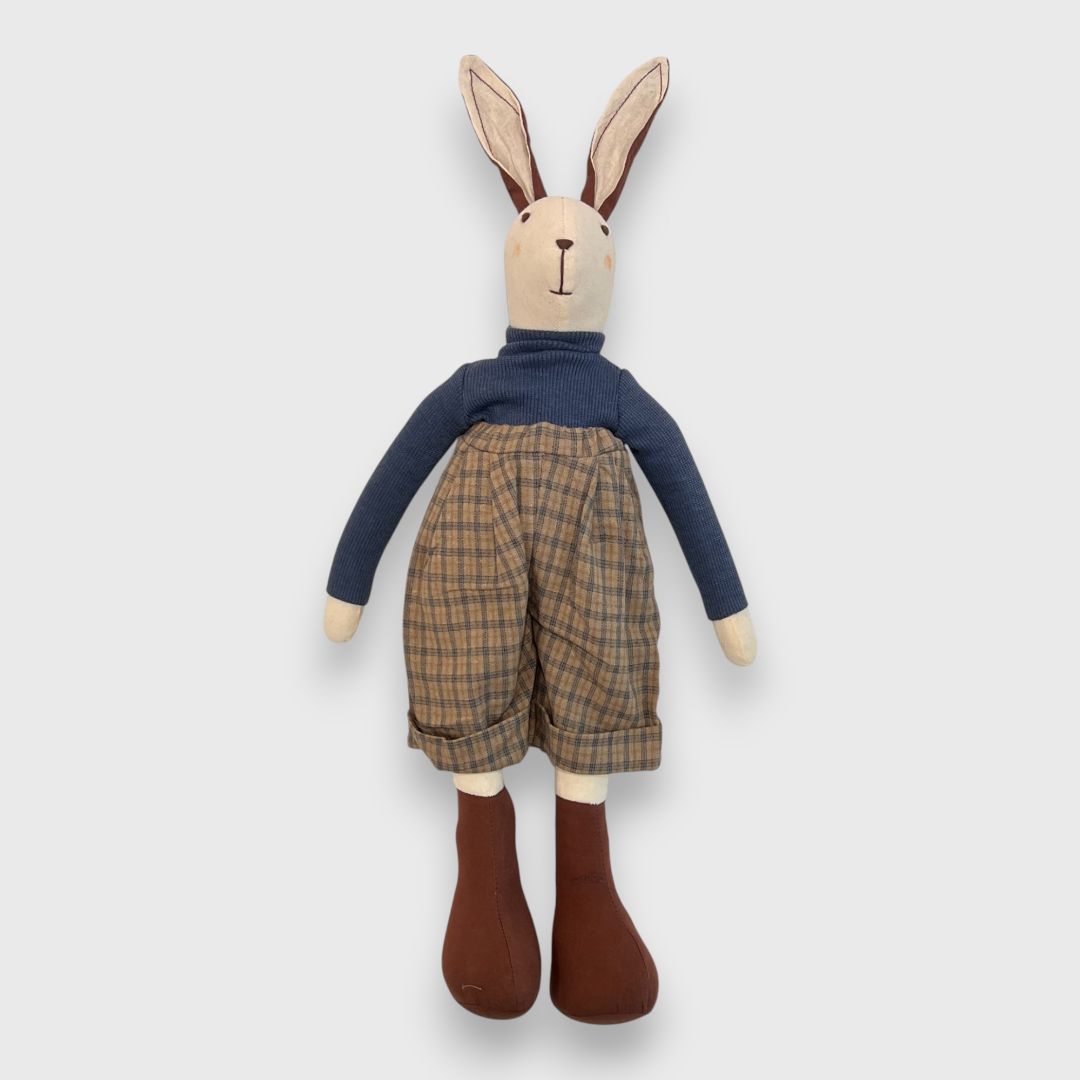 Текстильная игрушка Заяц в костюме