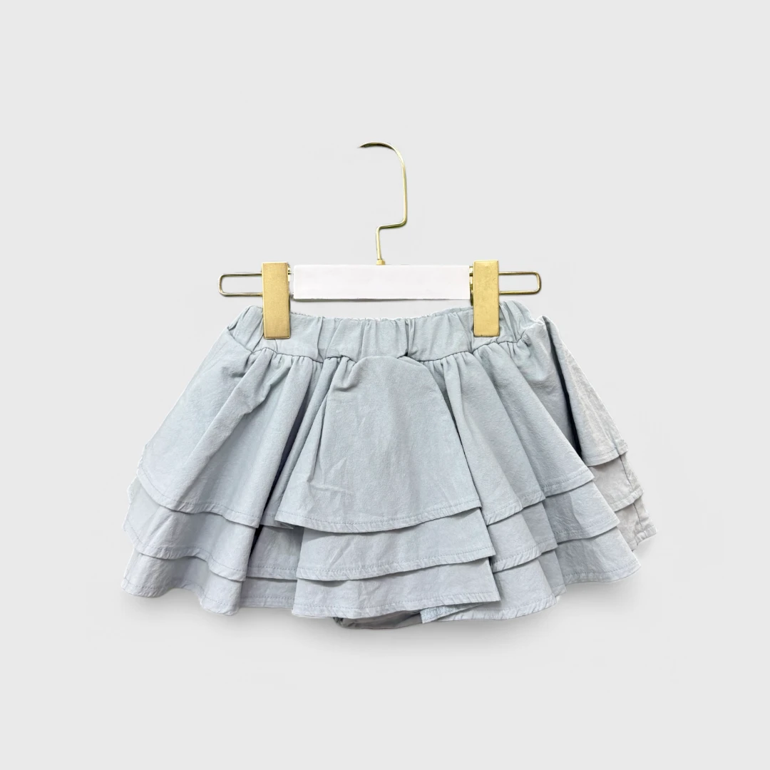 Светло-голубая юбка