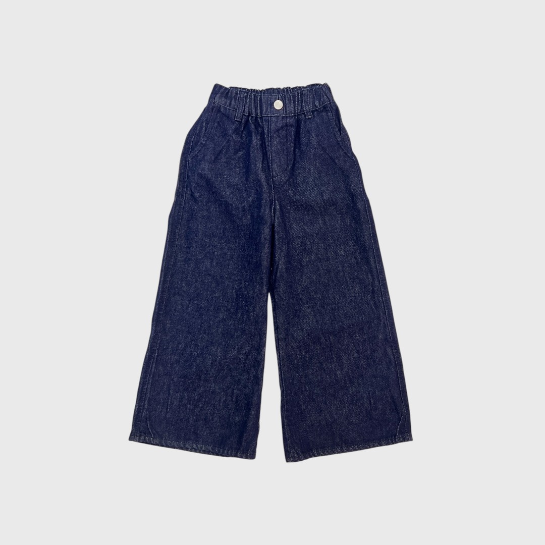 Темно-синие джинсы