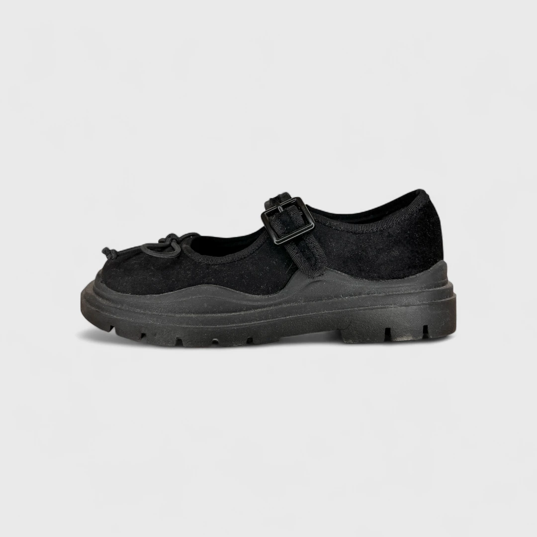 Черные туфли с застежкой