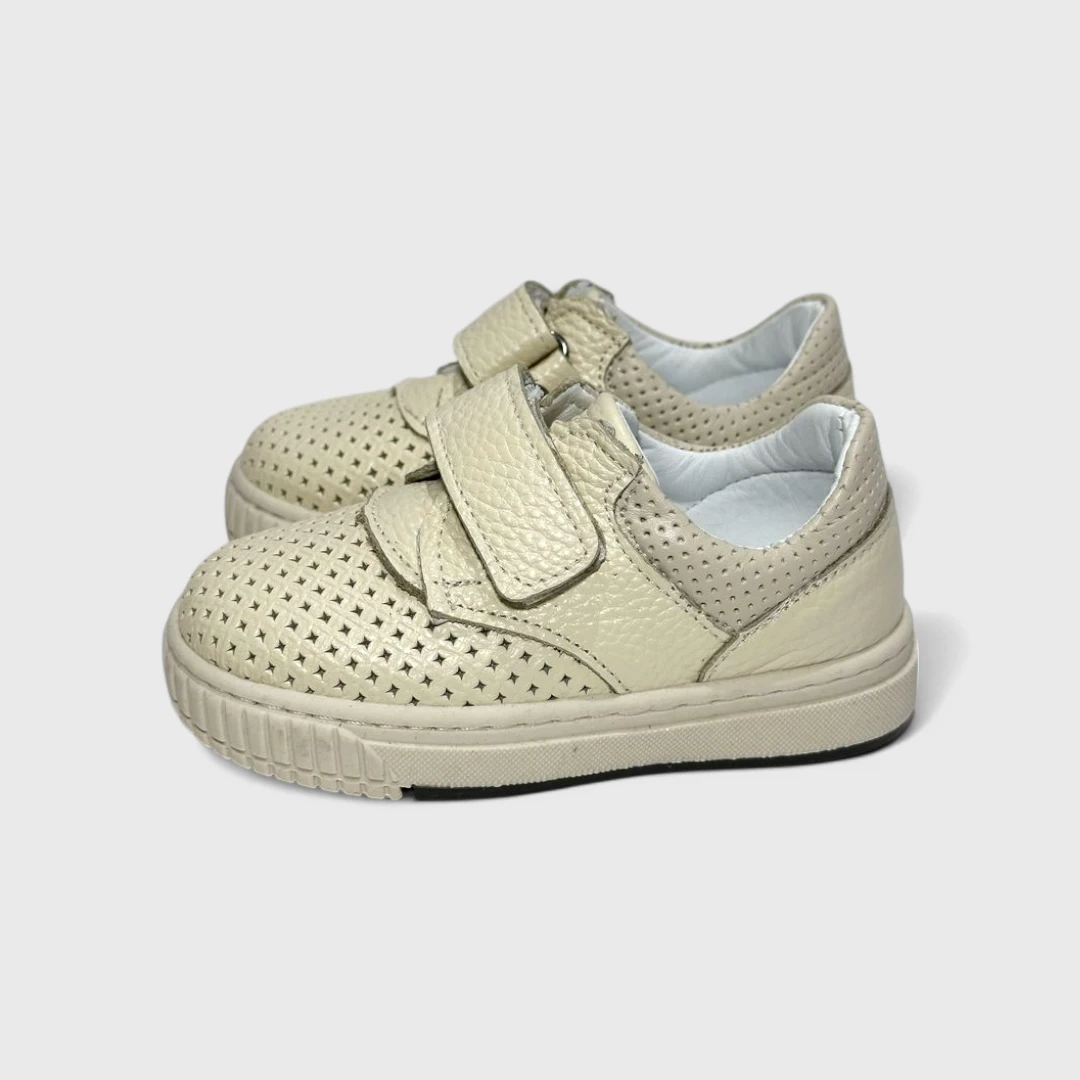 Бежевые кожаные кроссовки