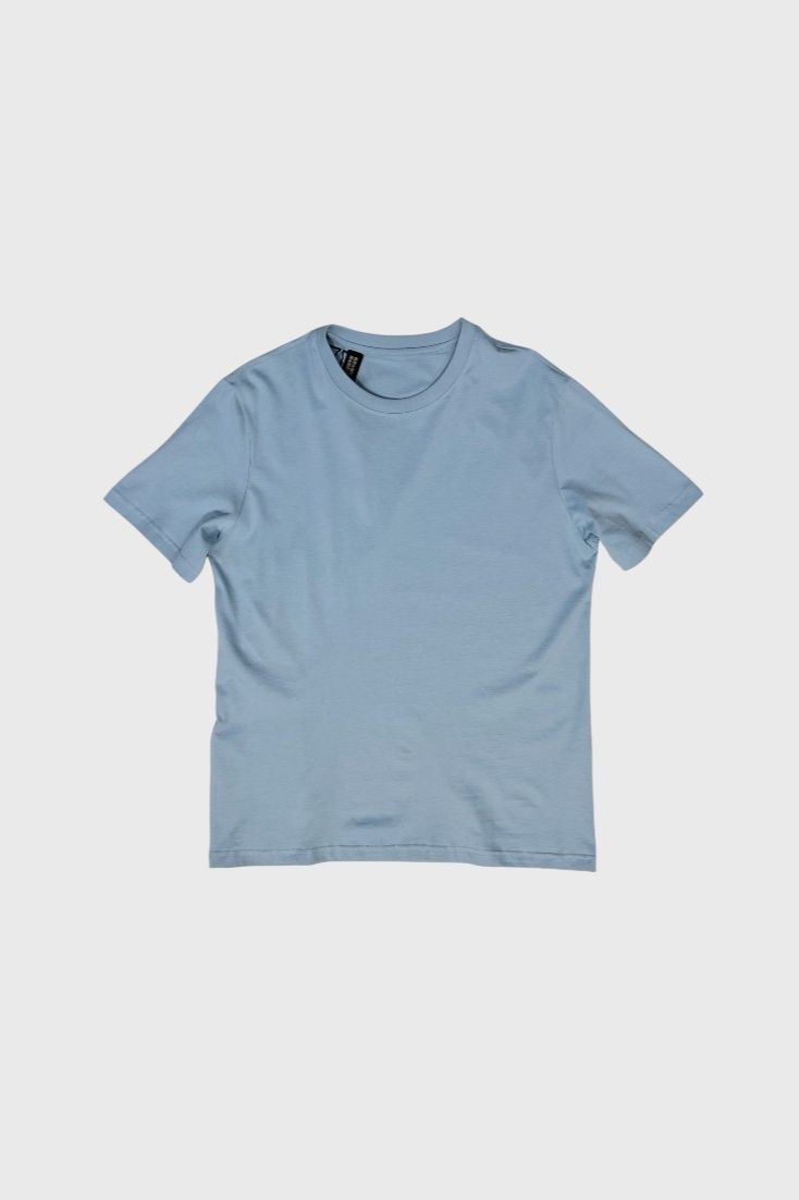 Голубая футболка универсальная