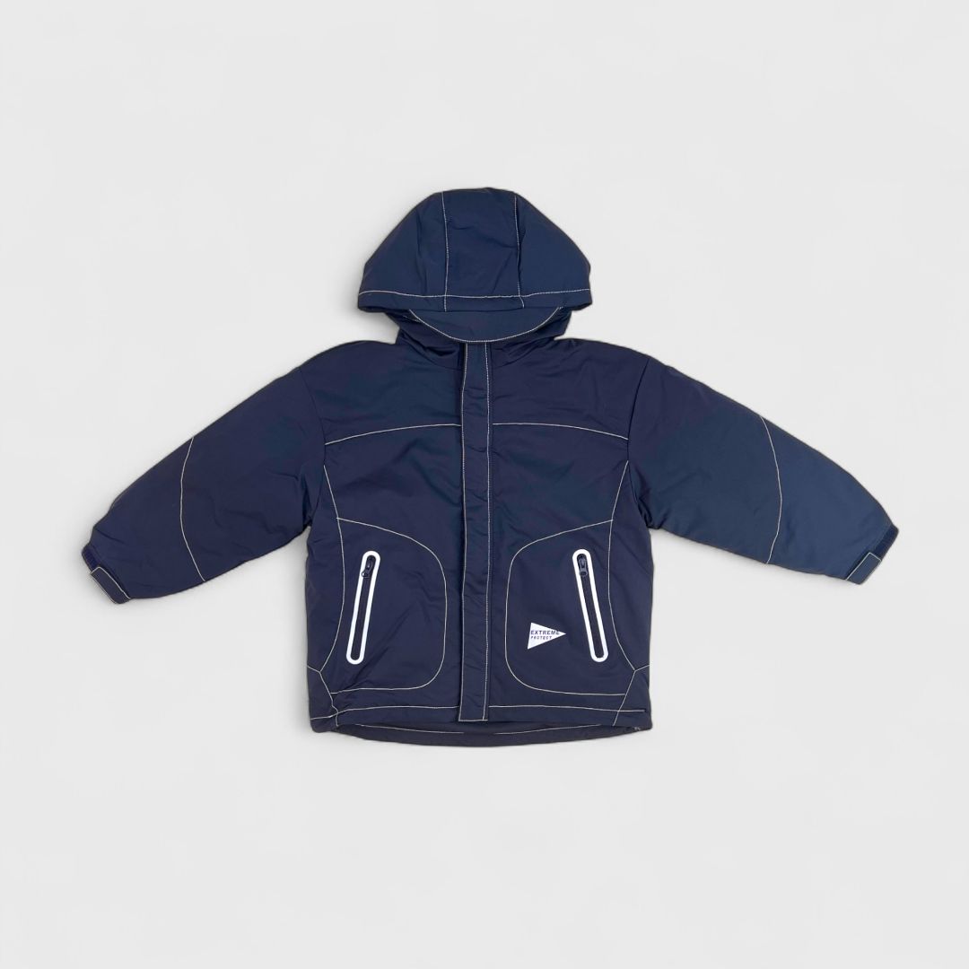 Темно-синяя зимняя куртка